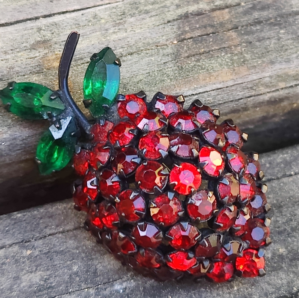 🍓 Vintage Joseph Warner Strawberry Brooch - Picture 5 of 7